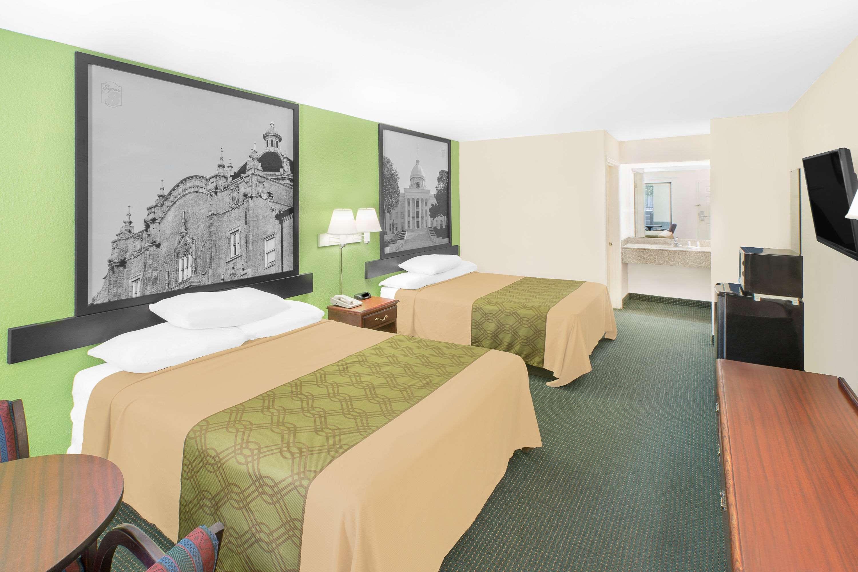 Super 8 By Wyndham Mobile Exterior foto